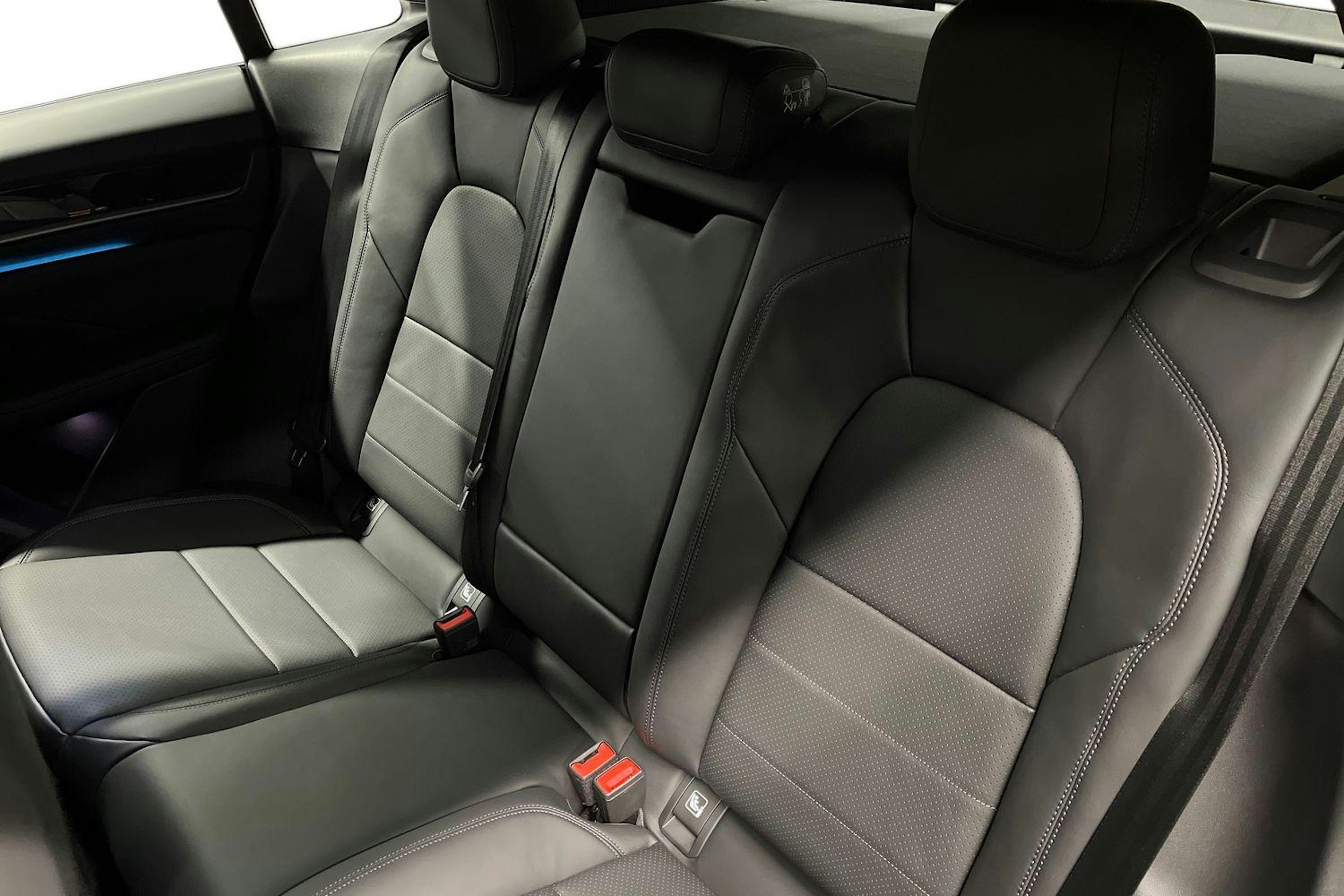 vihreä Porsche Macan 2026 kuva 8.