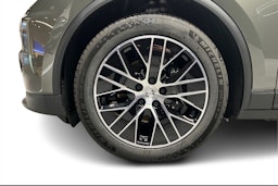 vihreä Porsche Macan 2026 kuva 9.