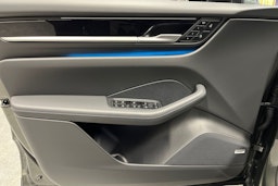 vihreä Porsche Macan 2026 kuva 11.