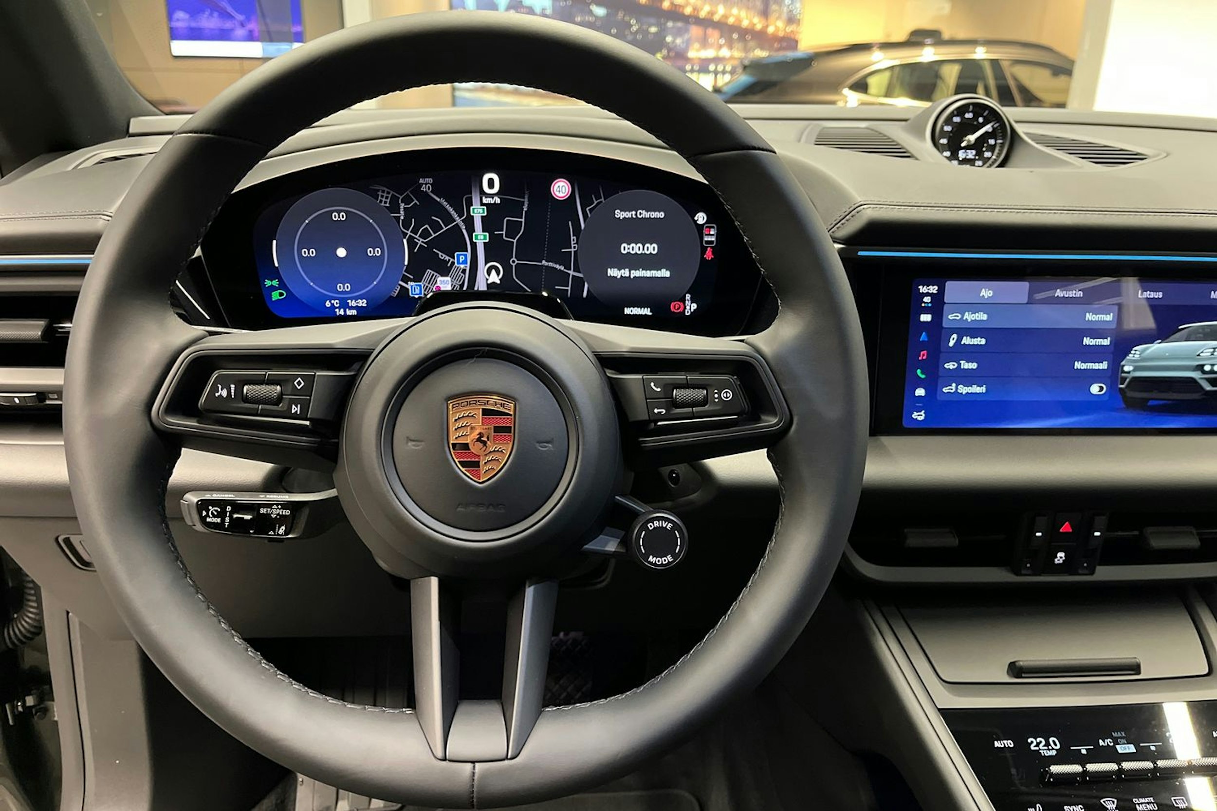 vihreä Porsche Macan 2026 kuva 13.