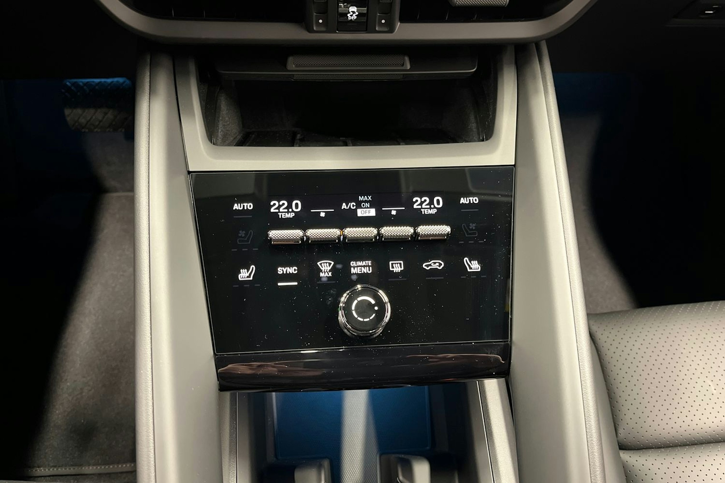 vihreä Porsche Macan 2026 kuva 18.