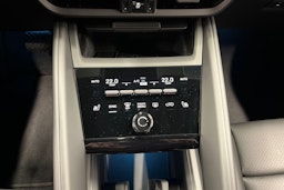 vihreä Porsche Macan 2026 kuva 18.