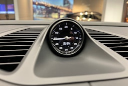 vihreä Porsche Macan 2026 kuva 19.