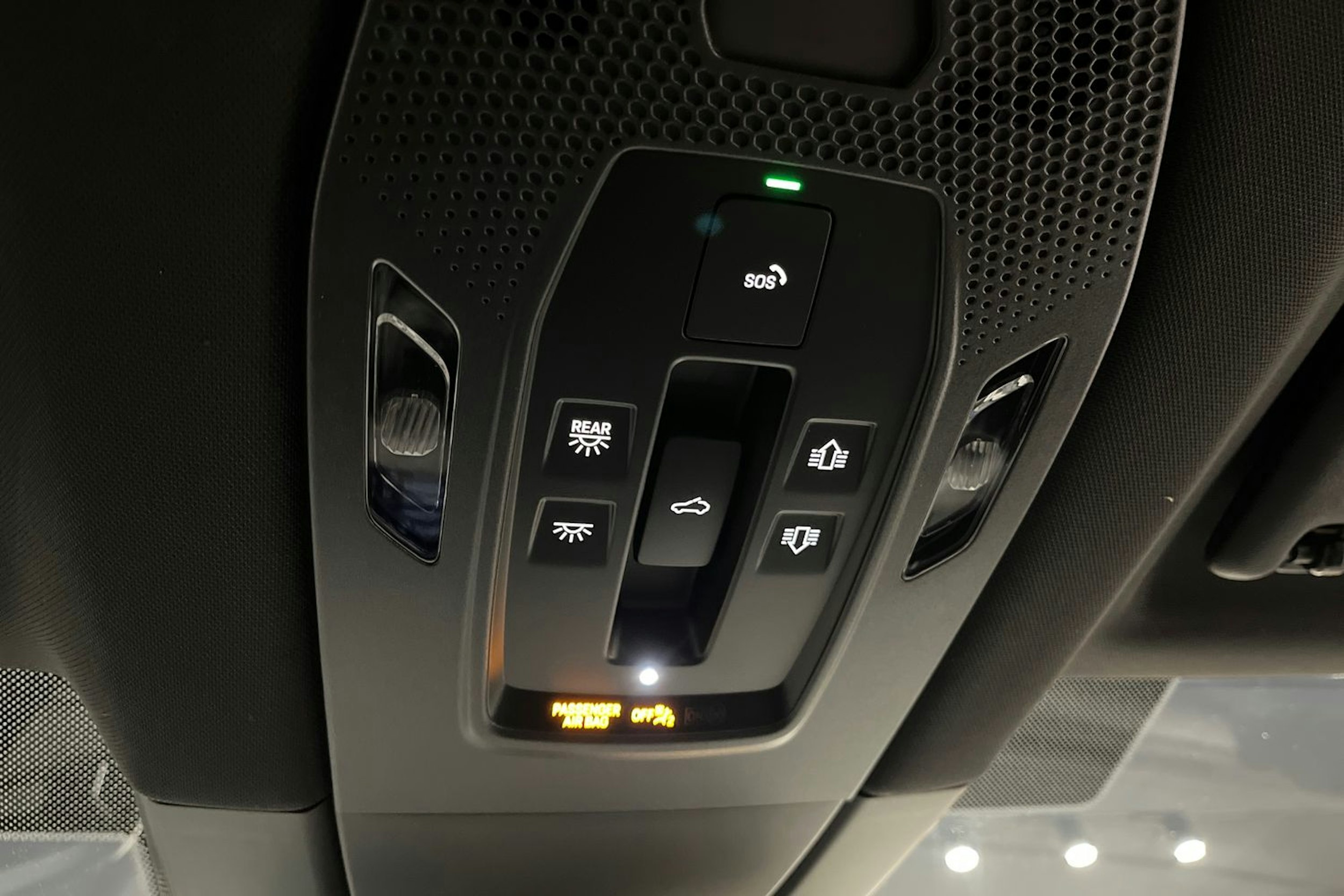 vihreä Porsche Macan 2026 kuva 20.