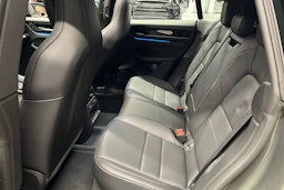 vihreä Porsche Macan 2026 kuva 22.