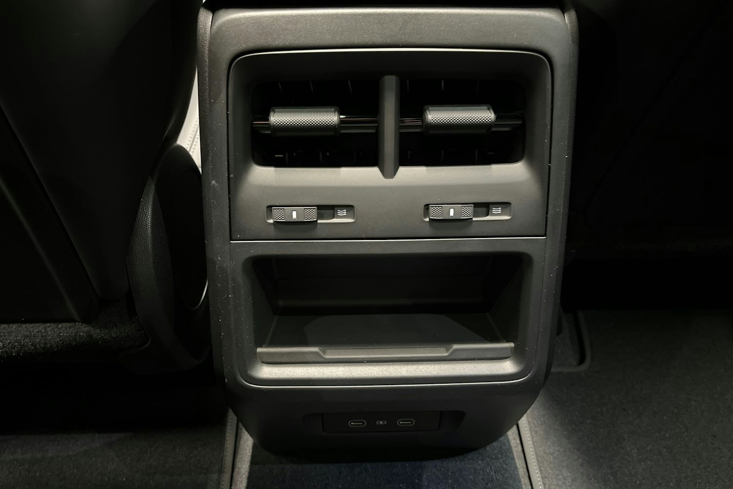 vihreä Porsche Macan 2026 kuva 23.