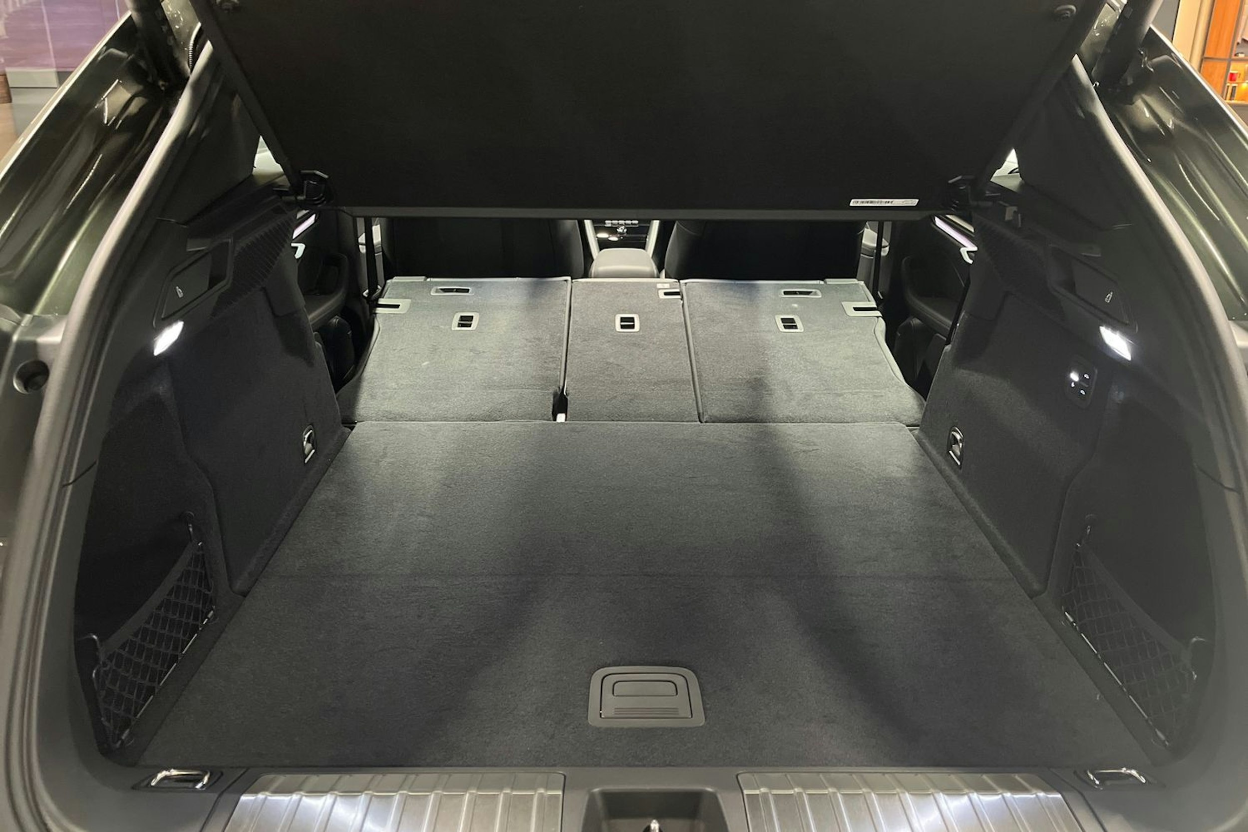 vihreä Porsche Macan 2026 kuva 26.