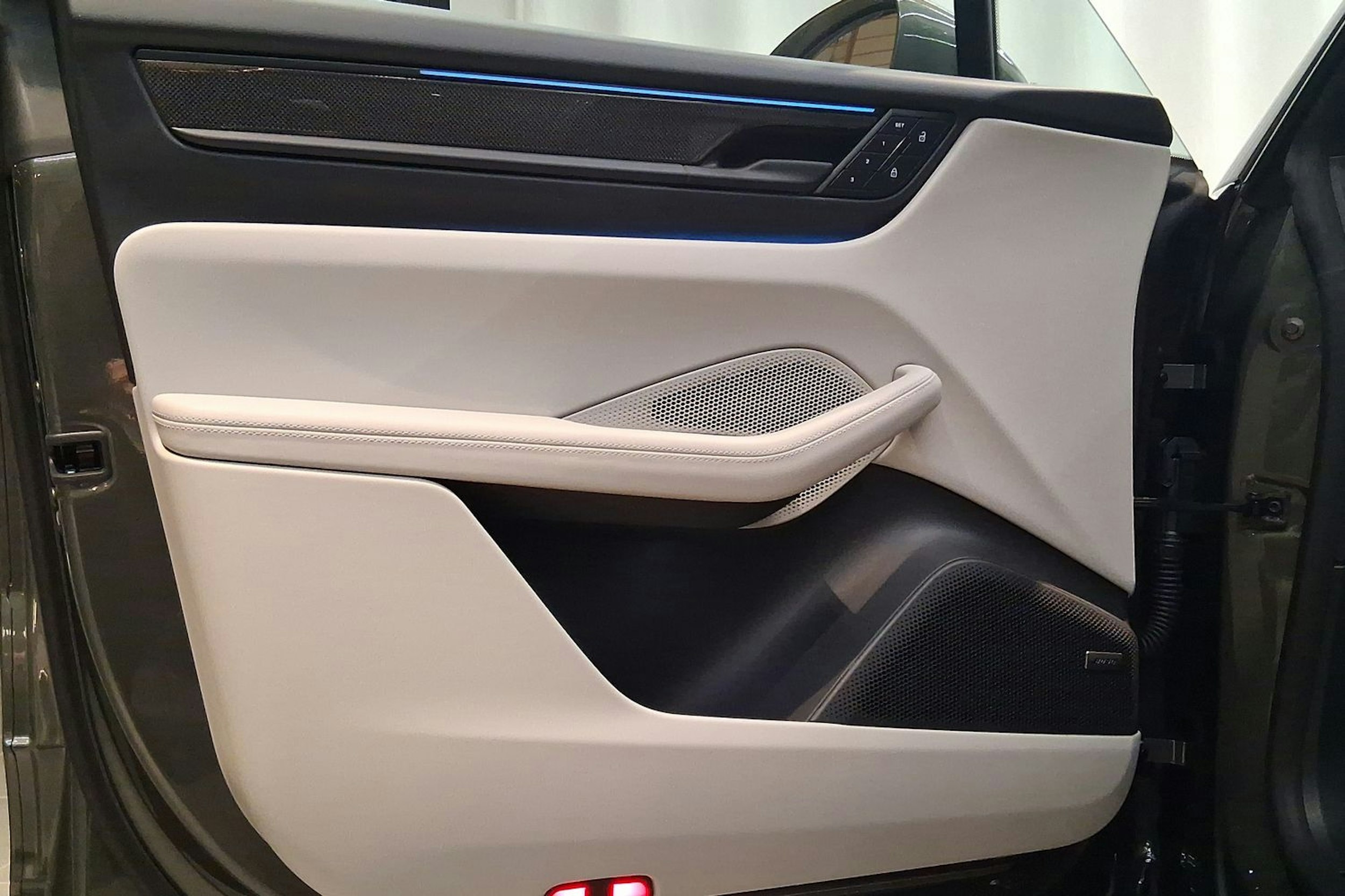 met. vihreä Porsche Macan 2026 kuva 10.