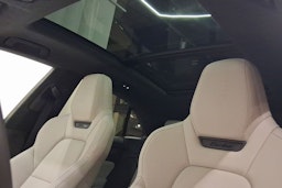 met. vihreä Porsche Macan 2026 kuva 12.