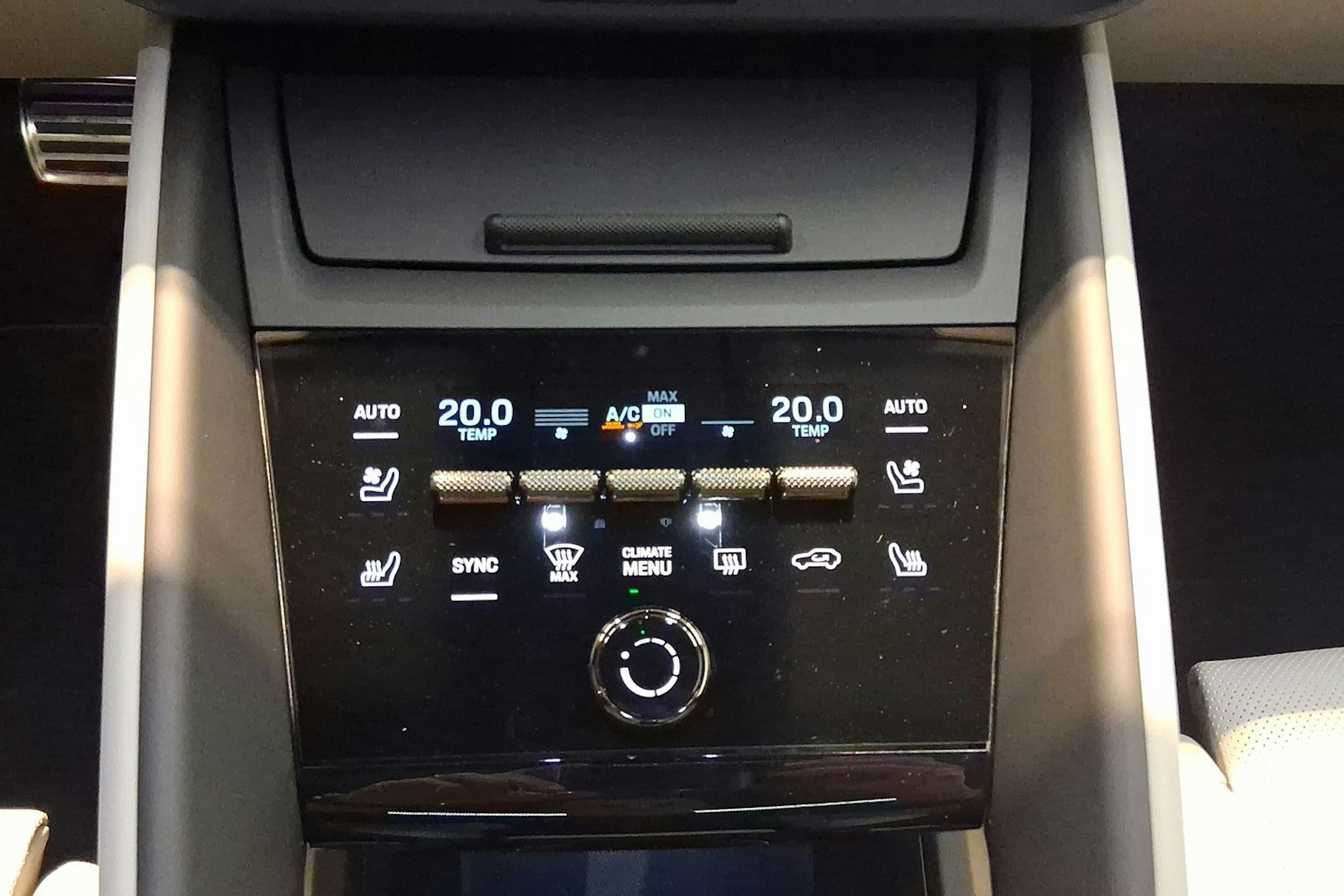 met. vihreä Porsche Macan 2026 kuva 15.