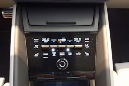 met. vihreä Porsche Macan 2026 kuva 15.