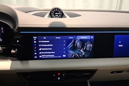 met. vihreä Porsche Macan 2026 kuva 21.