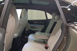 met. vihreä Porsche Macan 2026 kuva 23.