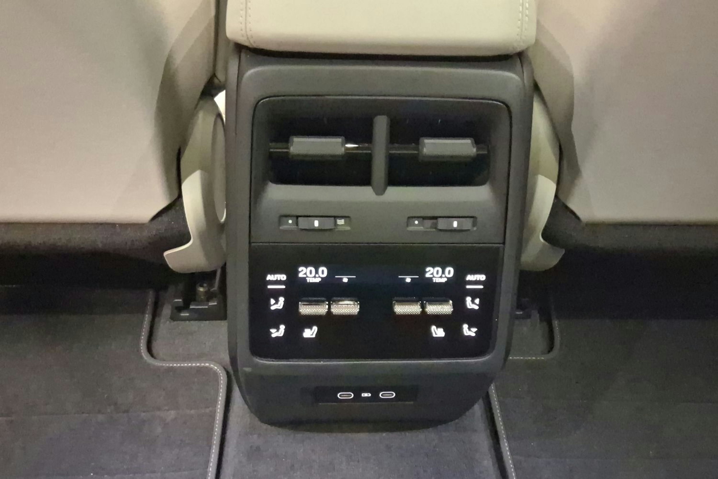 met. vihreä Porsche Macan 2026 kuva 24.