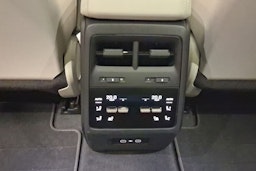 met. vihreä Porsche Macan 2026 kuva 24.