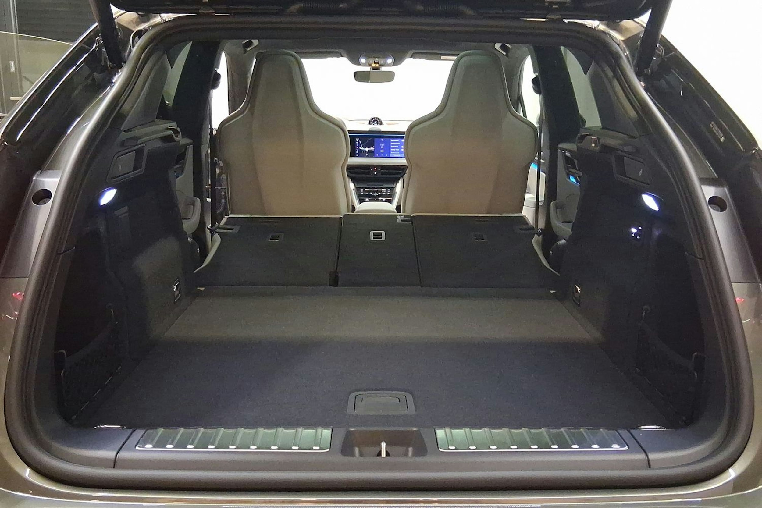 met. vihreä Porsche Macan 2026 kuva 26.