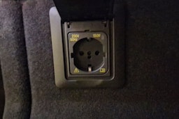 met. vihreä Porsche Macan 2026 kuva 28.