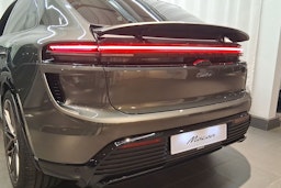 met. vihreä Porsche Macan 2026 kuva 29.