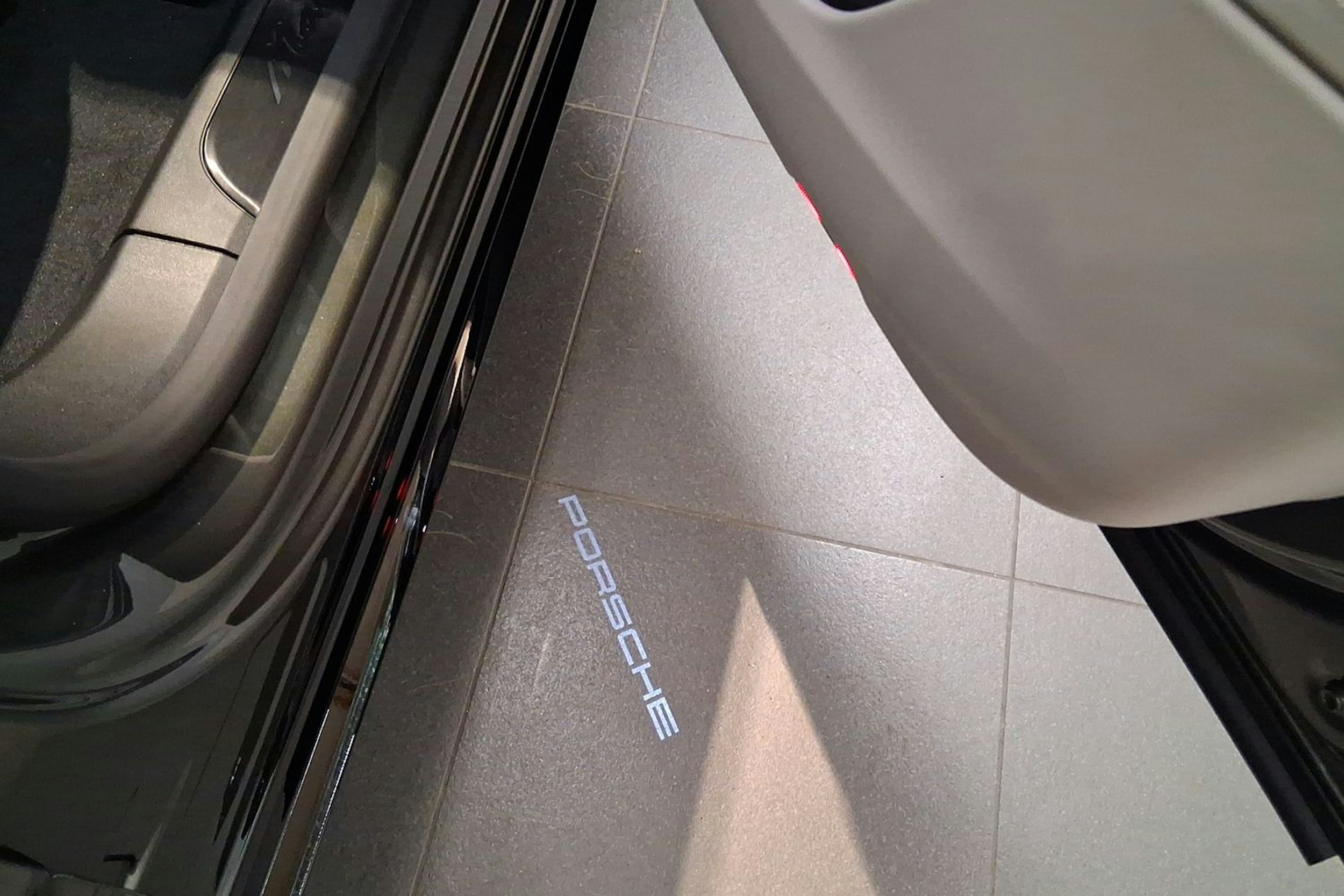 met. vihreä Porsche Macan 2026 kuva 30.