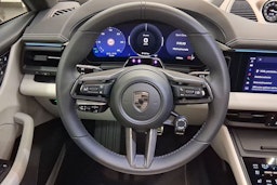 met. vihreä Porsche Macan 2026 kuva 32.