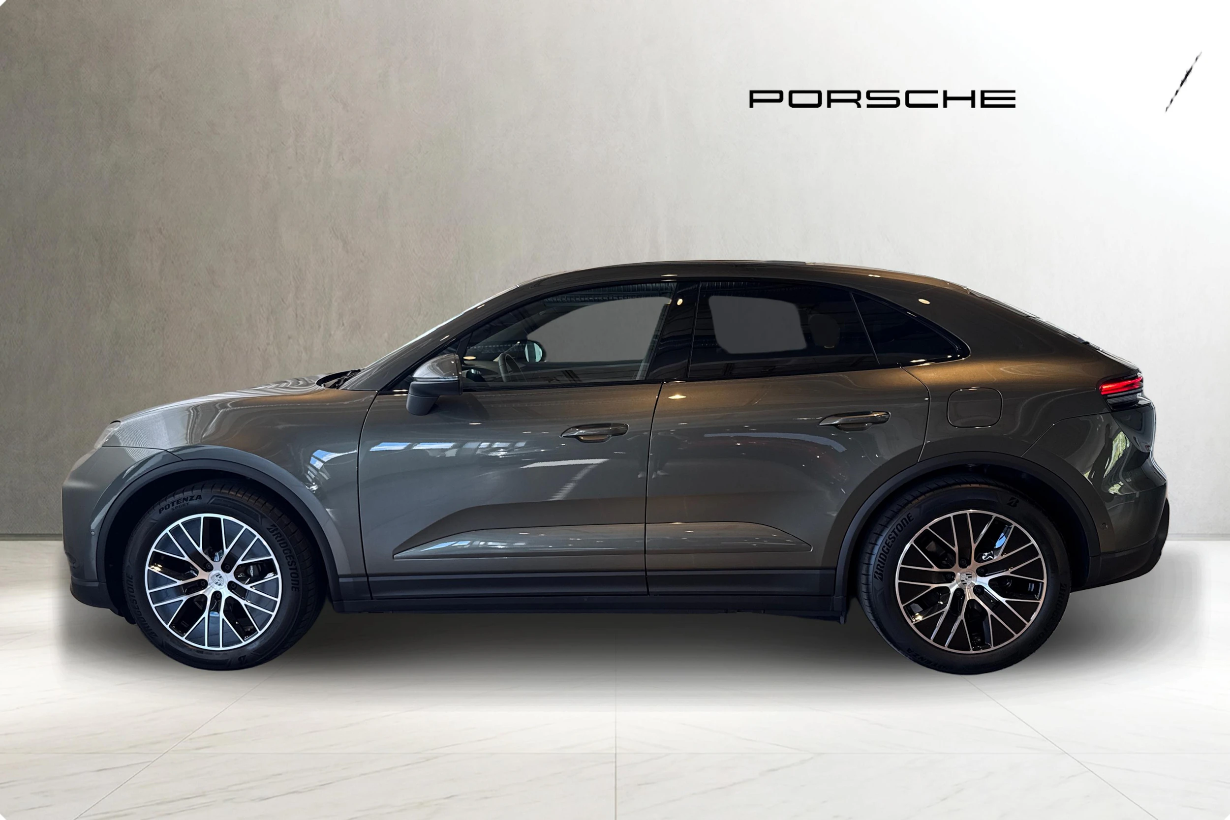 vihreä Porsche Macan 2026 kuva 6.