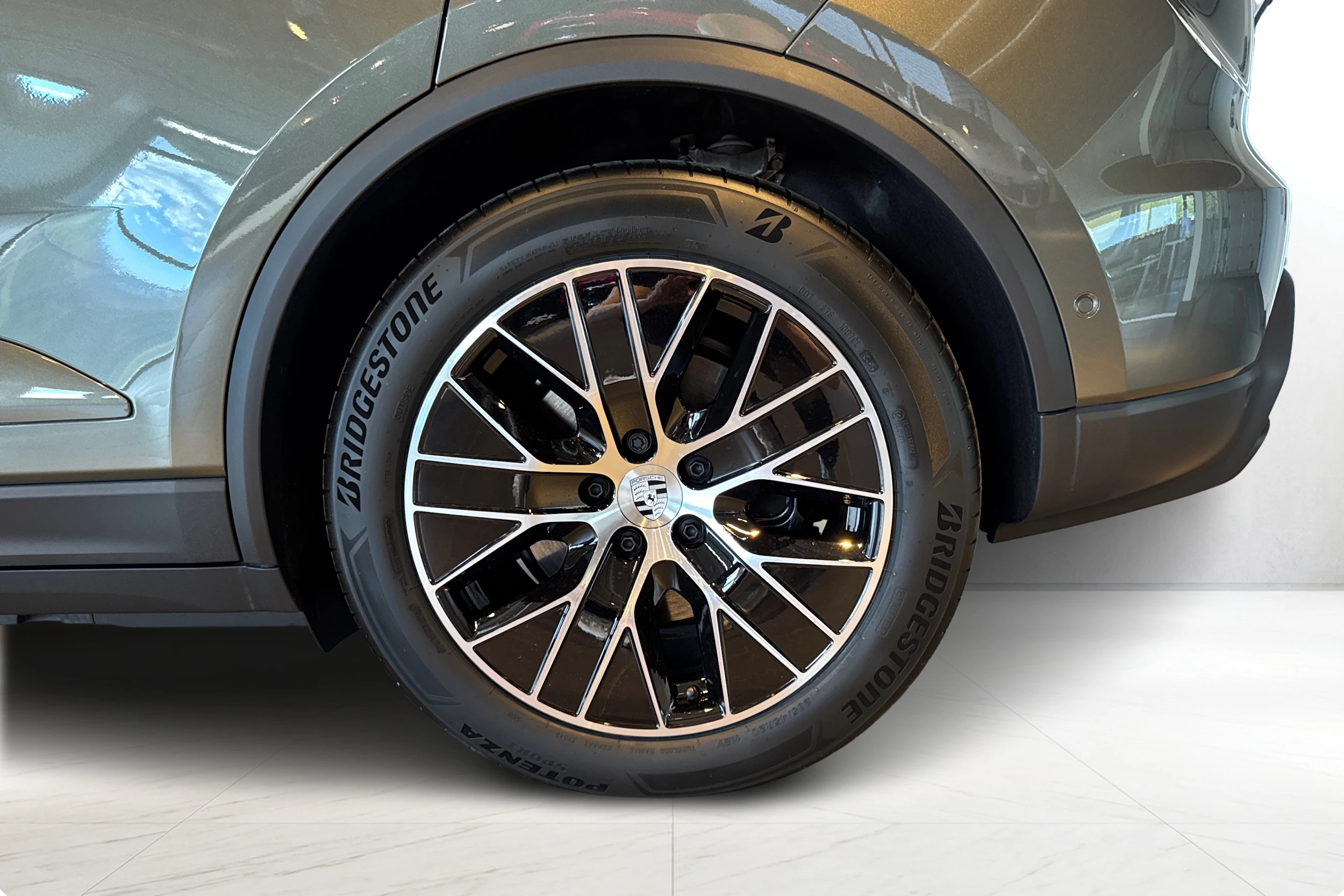 vihreä Porsche Macan 2026 kuva 10.