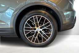 vihreä Porsche Macan 2026 kuva 10.