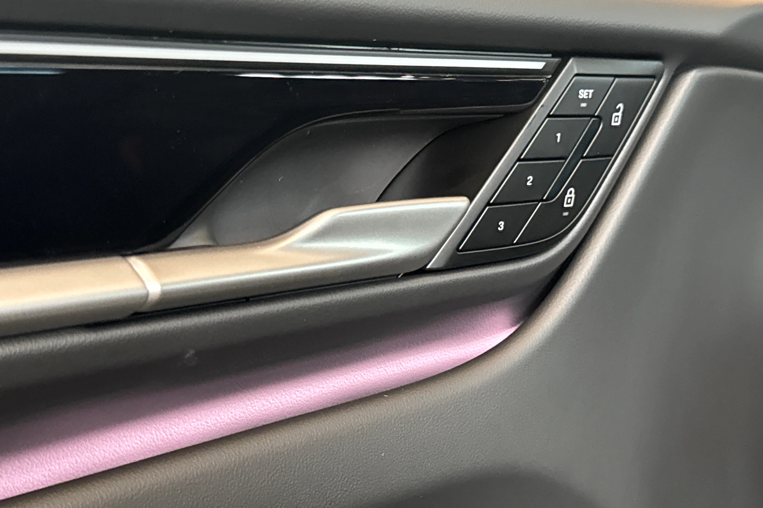 vihreä Porsche Macan 2026 kuva 11.