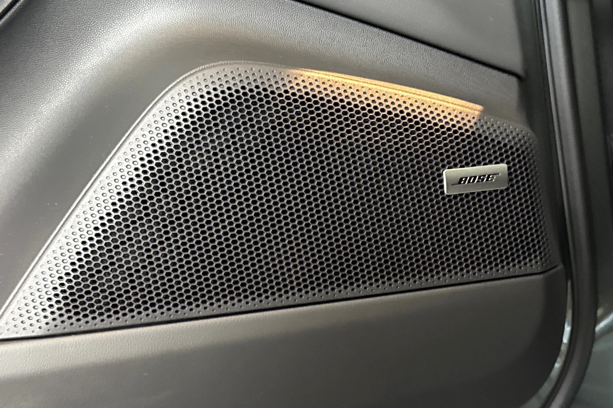 vihreä Porsche Macan 2026 kuva 12.