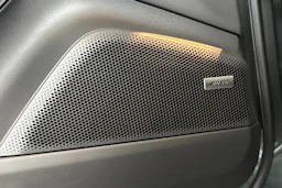 vihreä Porsche Macan 2026 kuva 12.