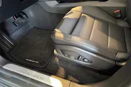 vihreä Porsche Macan 2026 kuva 13.