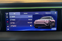 vihreä Porsche Macan 2026 kuva 17.
