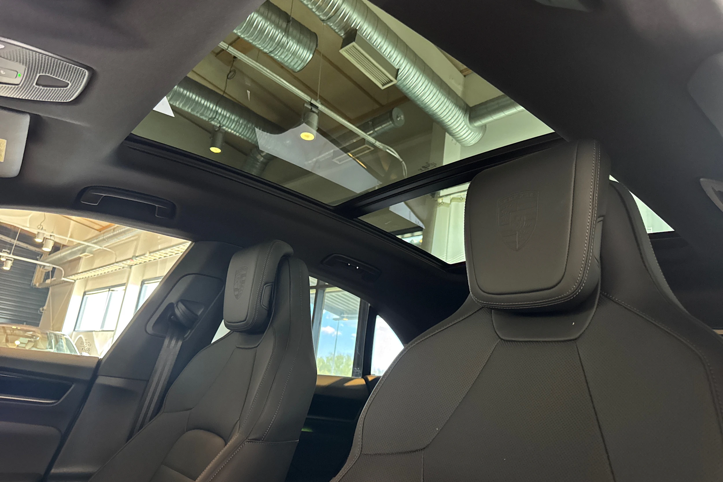 vihreä Porsche Macan 2026 kuva 20.