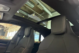 vihreä Porsche Macan 2026 kuva 20.
