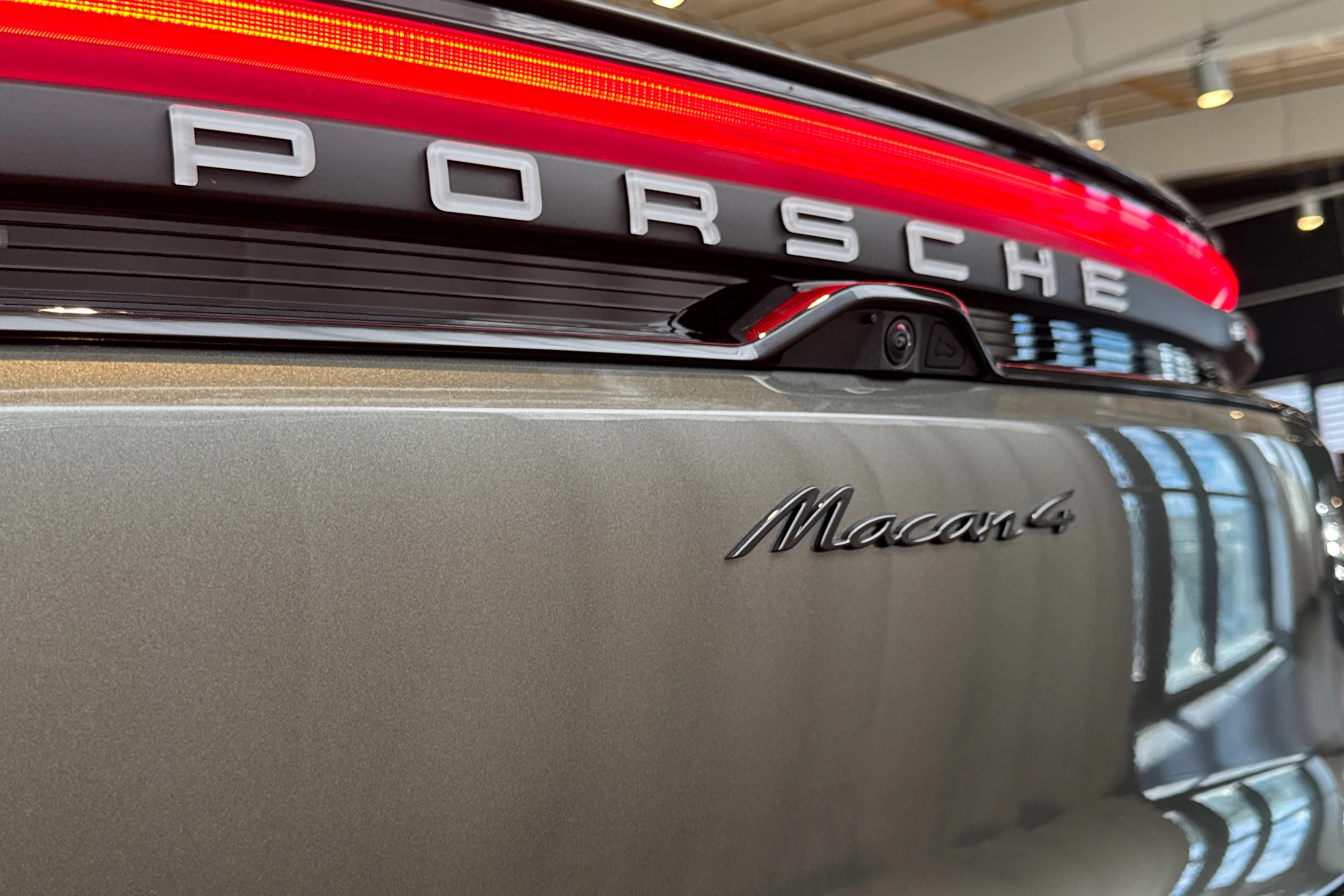 vihreä Porsche Macan 2026 kuva 21.