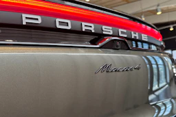 vihreä Porsche Macan 2026 kuva 21.