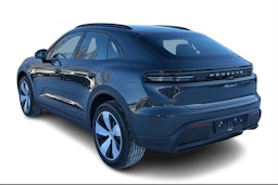 harmaa Porsche Macan 2026 kuva 2.