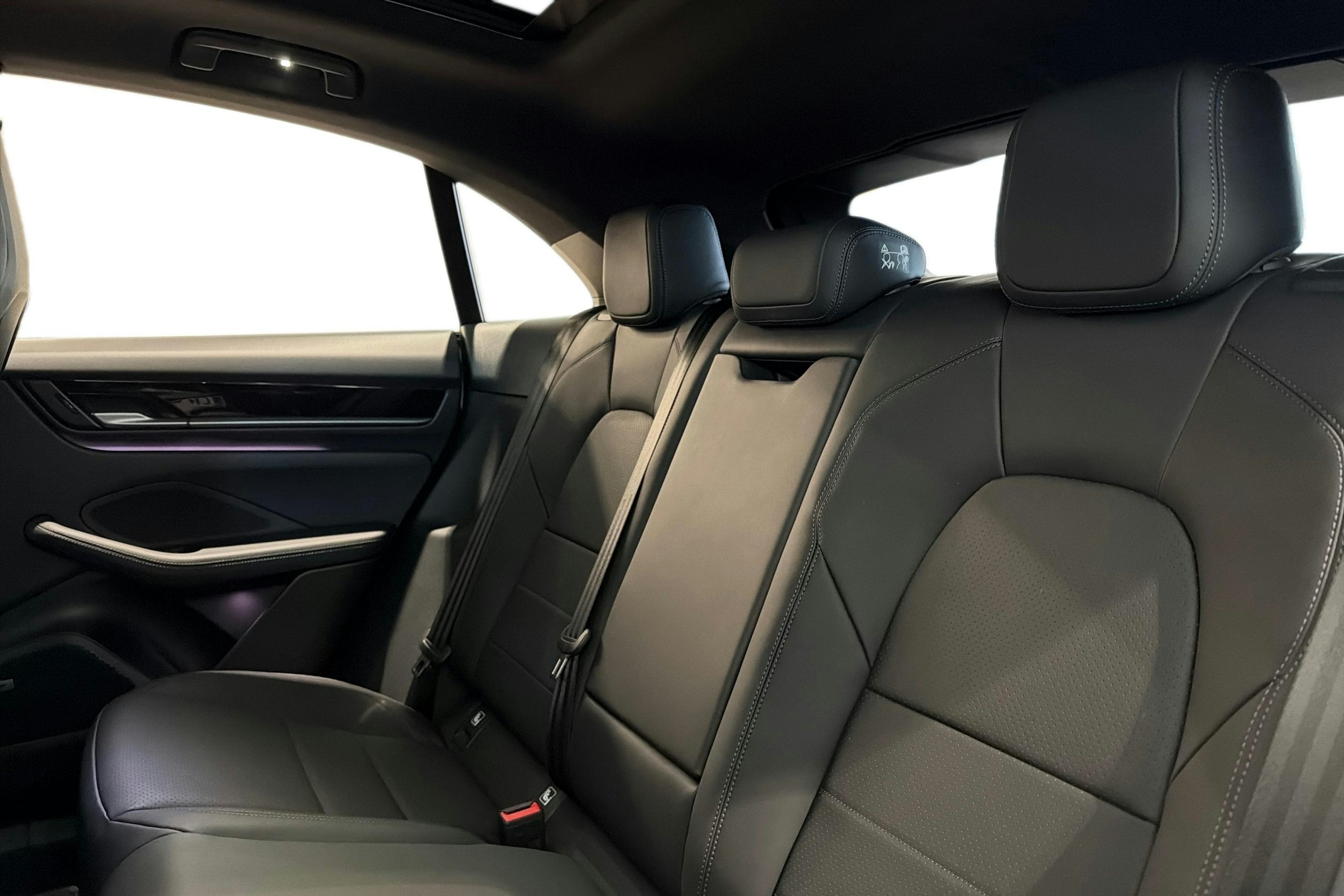 harmaa Porsche Macan 2026 kuva 8.