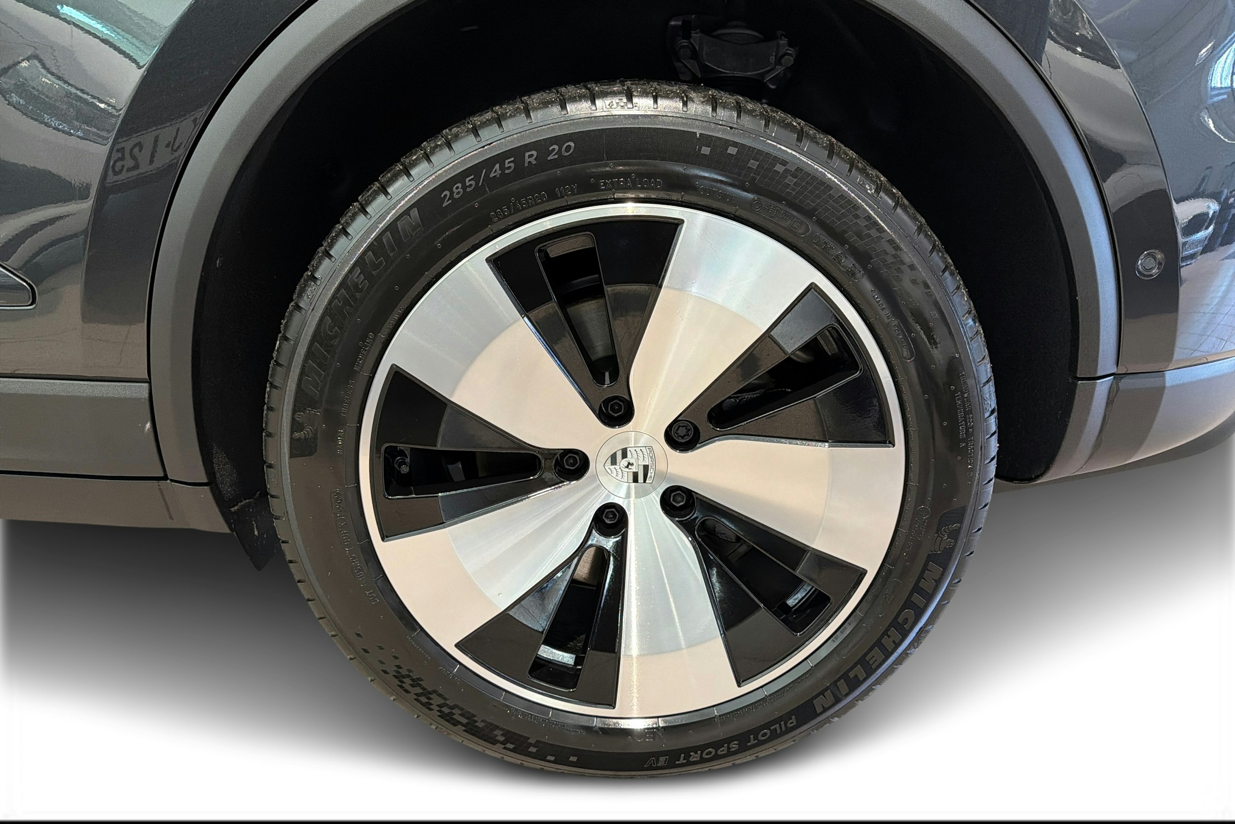 harmaa Porsche Macan 2026 kuva 9.