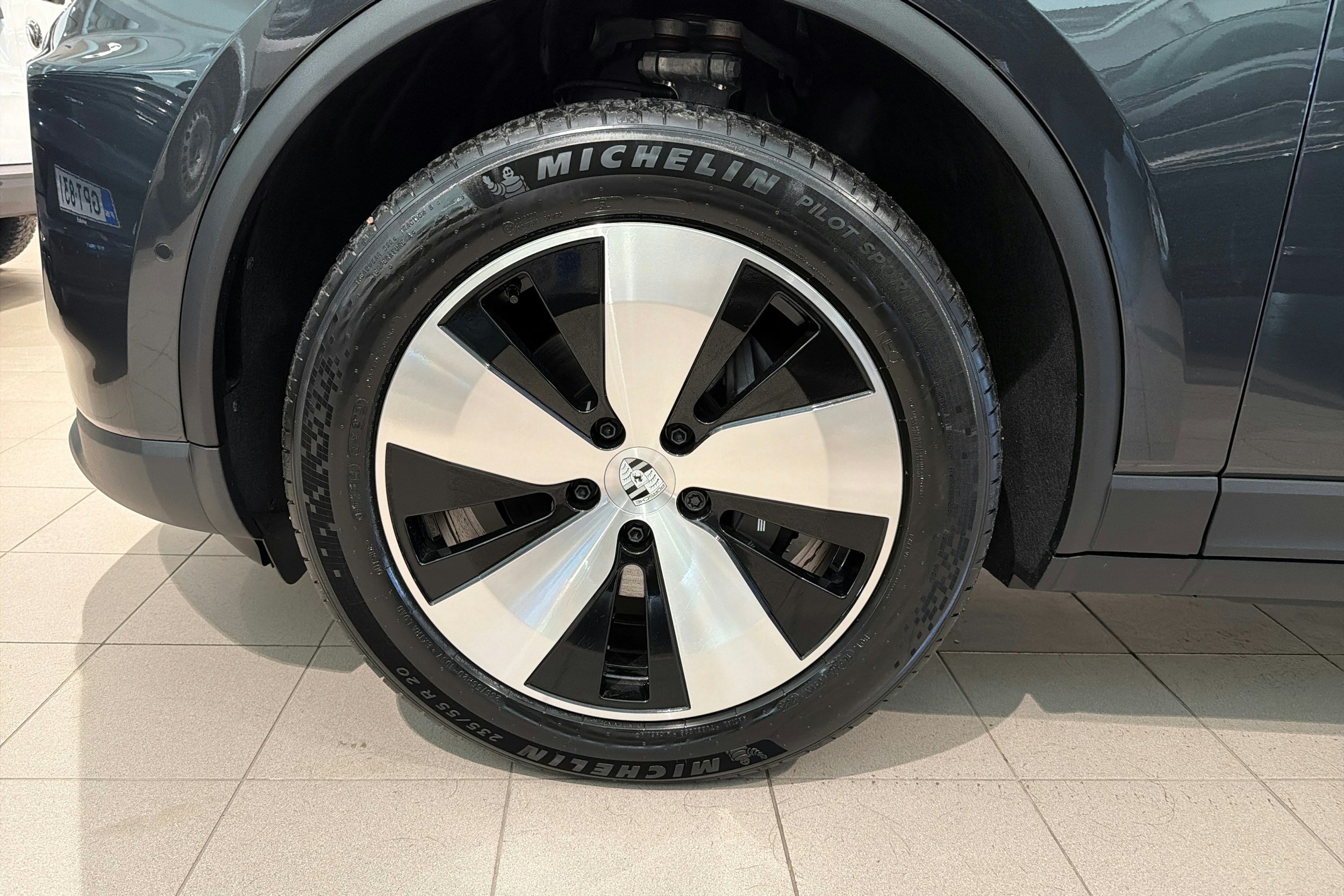 harmaa Porsche Macan 2026 kuva 10.