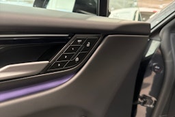 harmaa Porsche Macan 2026 kuva 14.