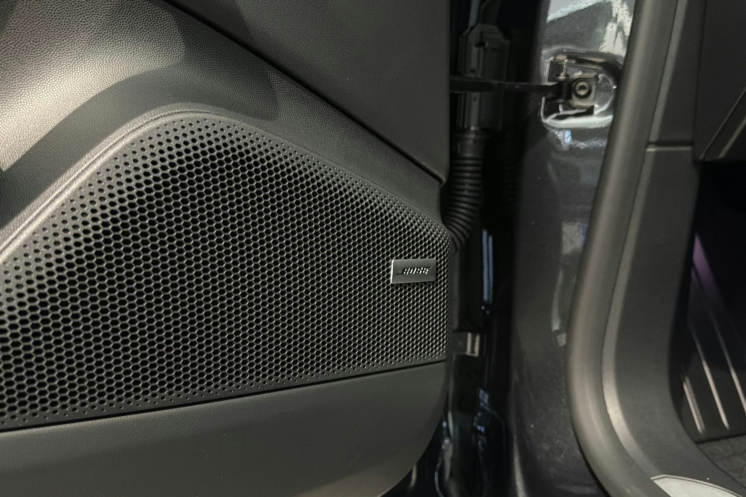 harmaa Porsche Macan 2026 kuva 15.