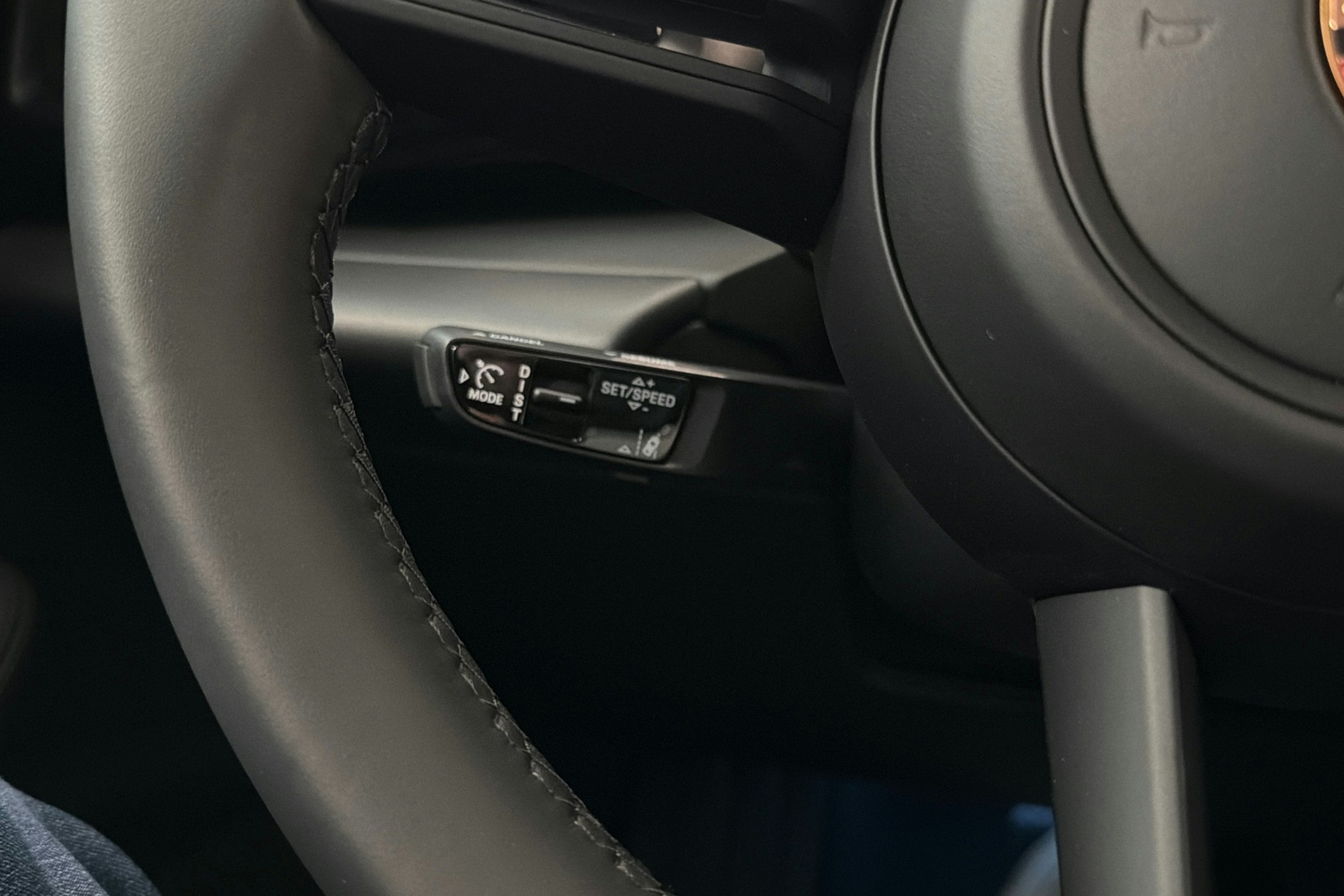 harmaa Porsche Macan 2026 kuva 16.