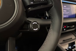 harmaa Porsche Macan 2026 kuva 17.