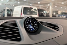 harmaa Porsche Macan 2026 kuva 20.