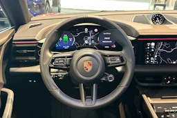 punainen Porsche Macan 2026 kuva 10.