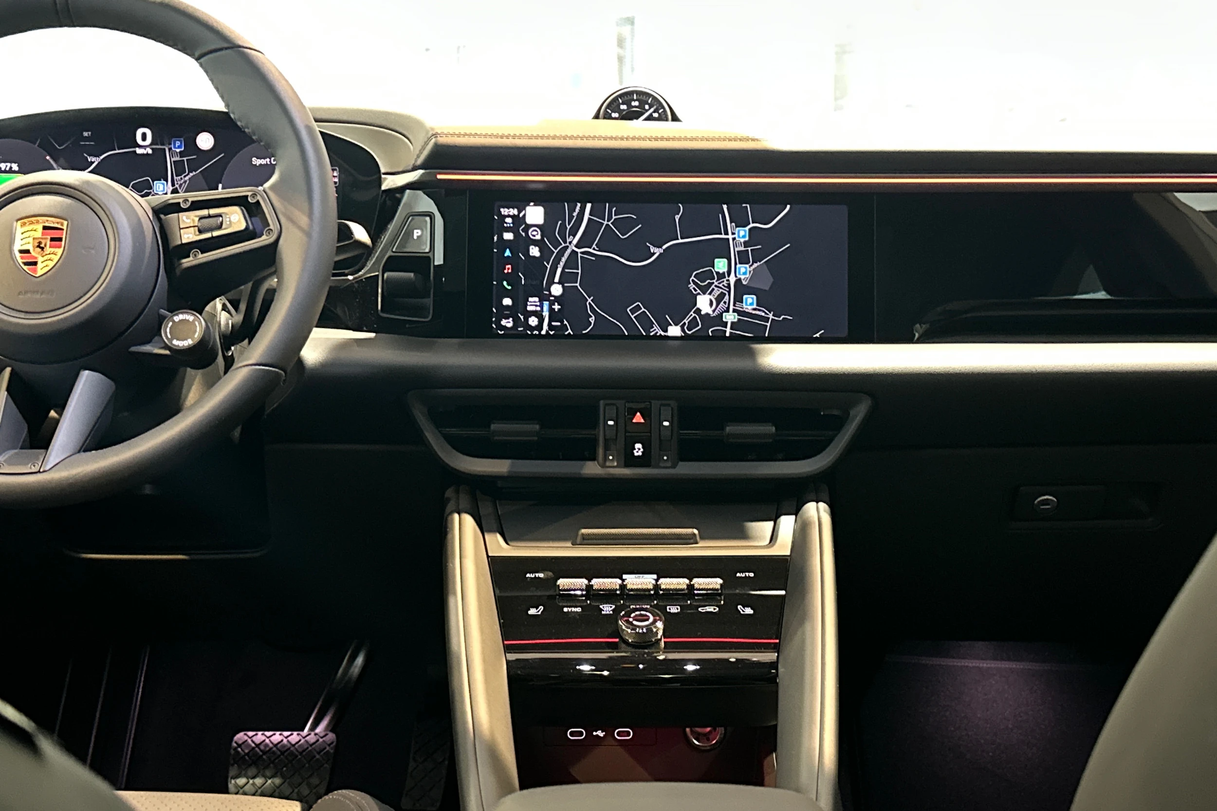 punainen Porsche Macan 2026 kuva 13.