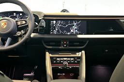 punainen Porsche Macan 2026 kuva 13.