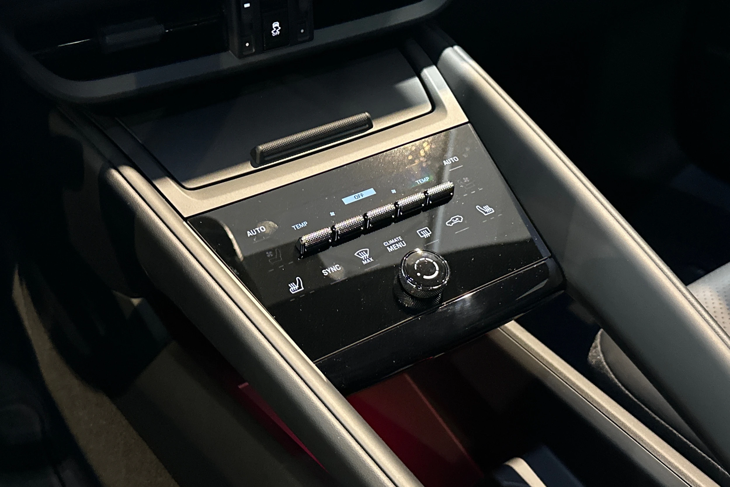 punainen Porsche Macan 2026 kuva 14.