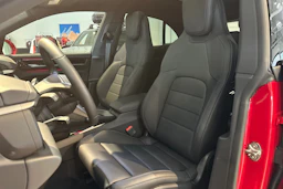 punainen Porsche Macan 2026 kuva 15.